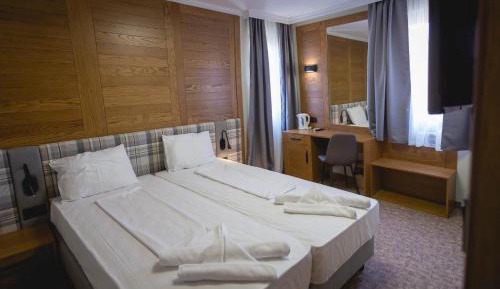 Double Room (2 Adults)