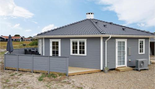 Three-Bedroom Holiday Home 
