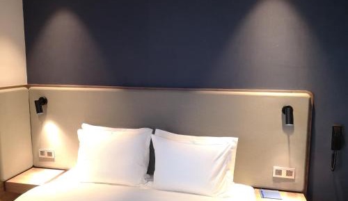 Standard King Room with Extra Space