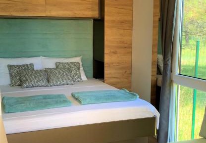 One-Bedroom Mobile home 2+2 with Terrace and Lake View