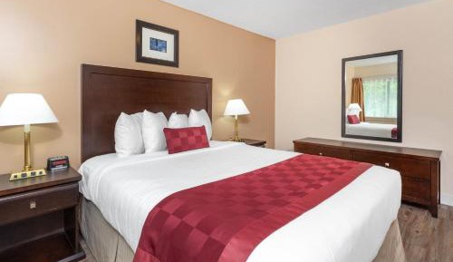 Two-Bedroom Suite with Two Queen Beds - Non-Smoking
