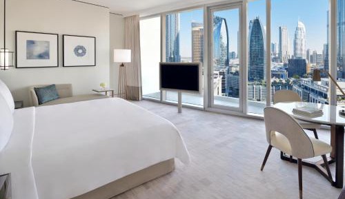 Premier Burj Khalifa View Room – Exclusive Access to Level 54 Infinity Pool
