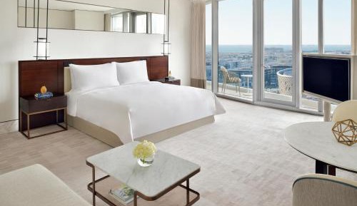 Junior Suite - Exclusive Access to Level 54 Infinity Pool & Club Lounge