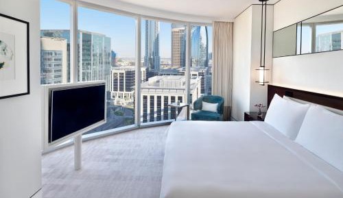 Executive Suite Sky View  - Exclusive Access to Level 54 Infinity Pool & Club Lounge