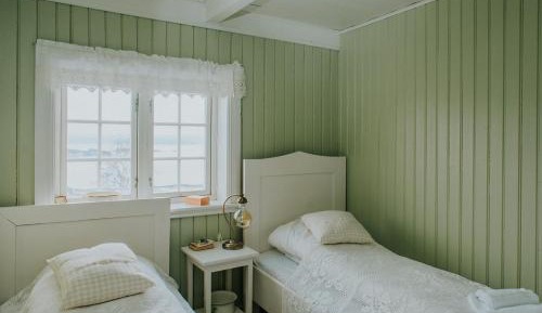 Twin Room with Shared Bathroom