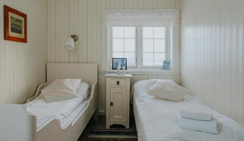 Twin Room with Shared Toilet