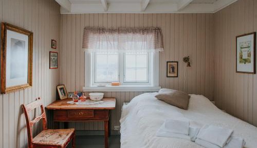 Standard Double Room with Shared Bathroom
