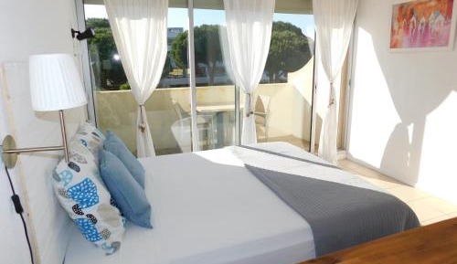 Studio Apartment with Sea View