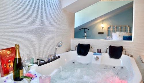 King Suite with Hot Tub