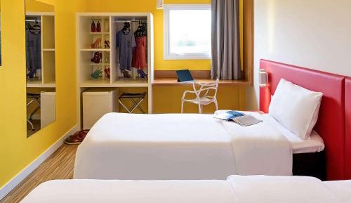 Standard Apartment with Twin Beds
