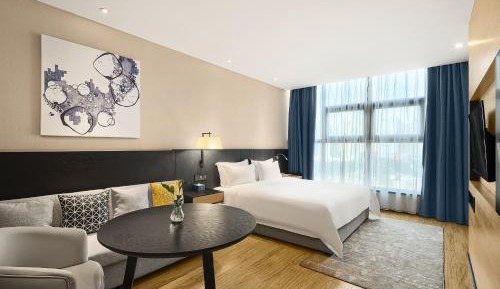Deluxe Queen Room