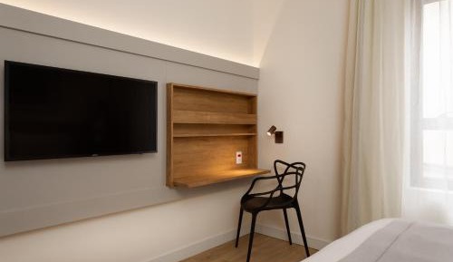 Standard Queen Room - Non-Smoking