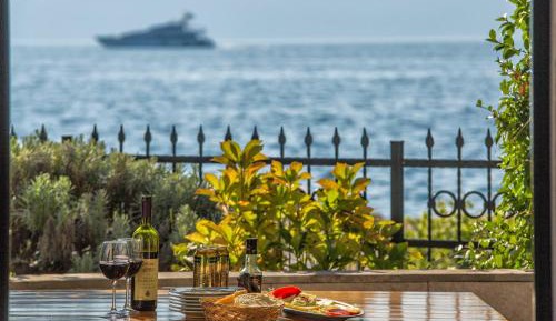 Villa - Beach Front