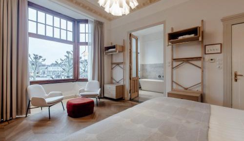 Deluxe Suite