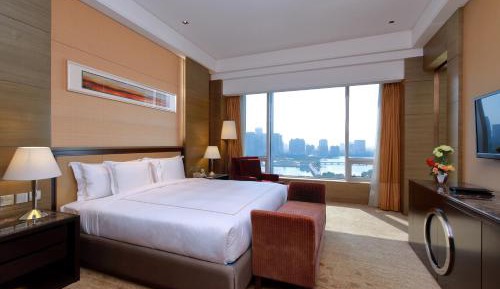 Standard King Room with Lake View - Lounge Access