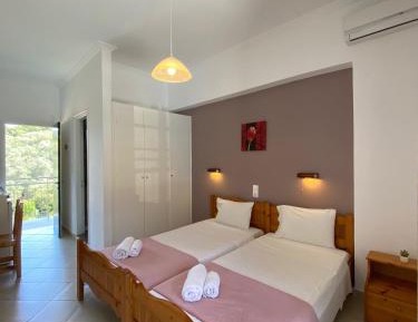 Studio (2 Adults)
