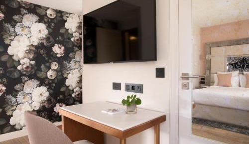 Executive Room with Courtyard View