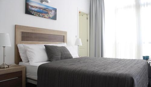 Deluxe Queen Room