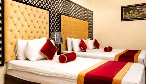 Deluxe Room (2 Adults + 1 Child)
