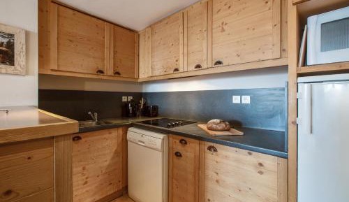 Two-Bedroom Apartment with Sleeping Alcove and Mountain View (7 People) - South Side