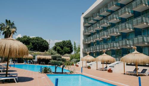Family Connecting Room Pool View