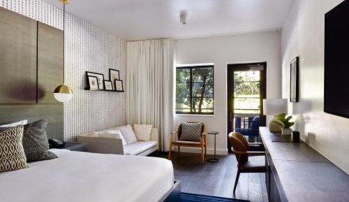 Luxury King Bed with Balcony