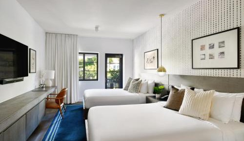 Luxury Two Queen Beds with Balcony