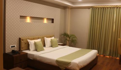 Deluxe Room (2 Adults + 1 Child)