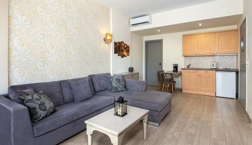 Apartment with Mountain View