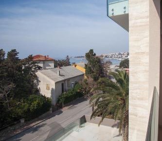 Two-Bedroom Apartment with Balcony and Sea View