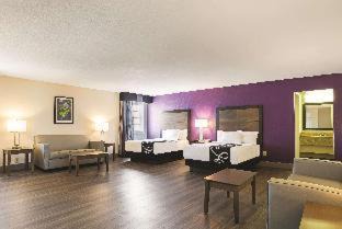 Two-Bedrooms Suite Mobility Accessible with One King Bed and Two Double Beds - Non-Smoking