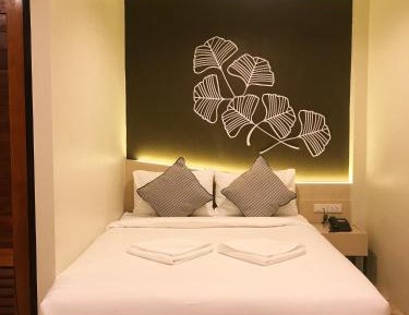 Standard Queen Room with no Window