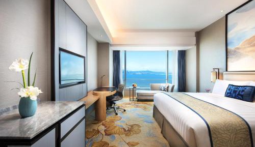 Horizon Sea View Room（Including Horizon Club Lounge benefits： breakfast + cocktail service with a selection of canapes between 5:30 pm to 7:30pm + coffee, tea and soft drinks throughout the day）