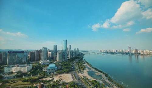Deluxe River View King Rooms(RMB 220 net F&B Dining Credit,The Credit is applicable on all FB places expect Banquet）