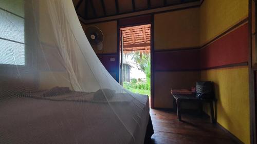 Baboon Hut with Fan