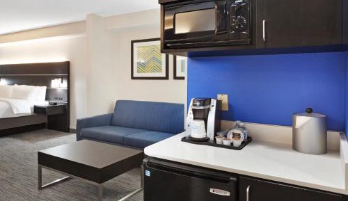 One-Bedroom Suite with Two Queen Beds