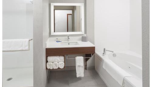 King Suite with Spa Bath