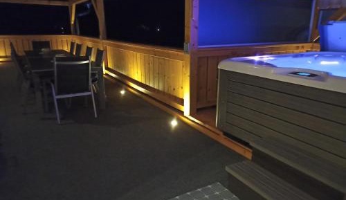 Apartment with Balcony and Spa Bath
