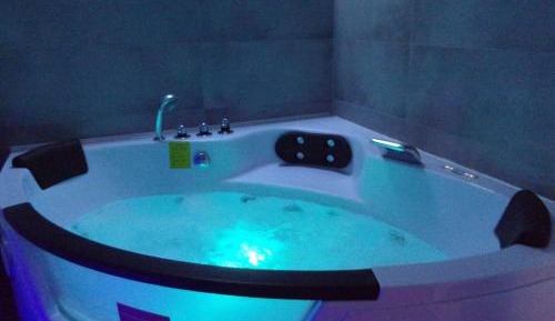 Suite with Hot Tub