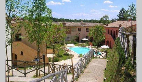 Apartment with Pool View 