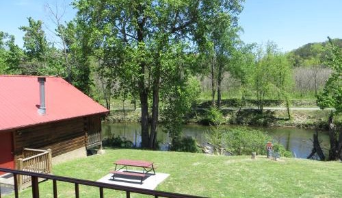 Queen Room with Two Queen Beds - River View (Non Smoking)
