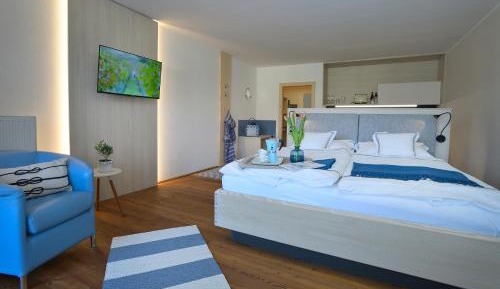 Apartment with Lake View