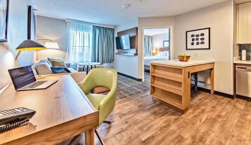 One Bedroom Suite with One Queen Bed