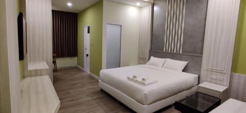 Deluxe Double Room with Shower