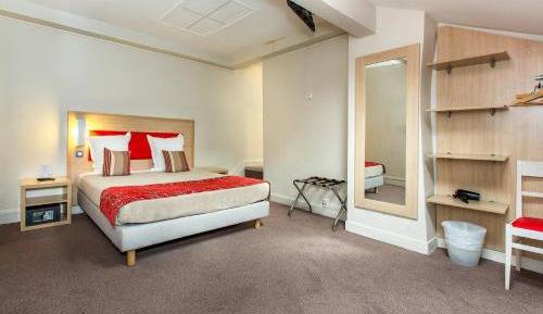Family Room (3 Adults)