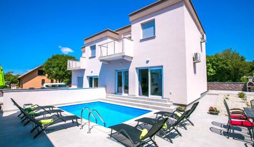 Three-Bedroom Holiday Home 
