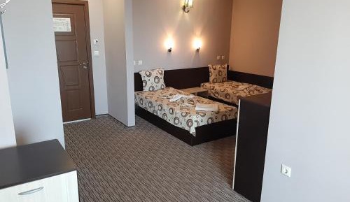Double or Twin Room (2 Adults + 1 Child) - Free Parking