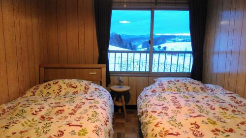 Twin Room with Mountain View