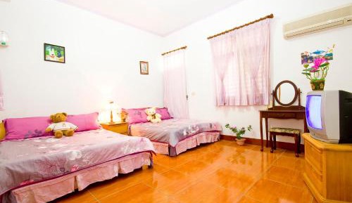 Quadruple Room with Shared Bathroom