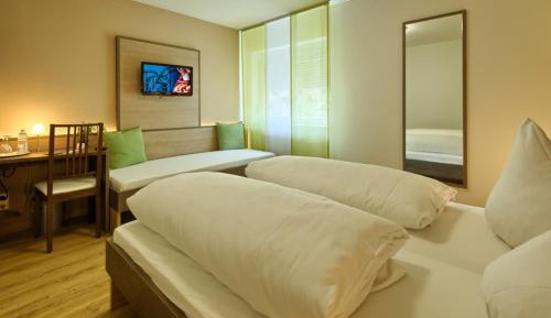 Triple Room - Basement